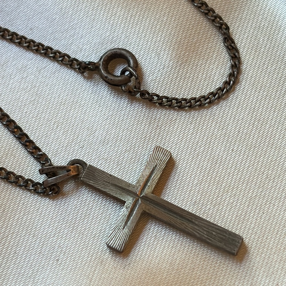 Vintage signed sterling chain with beautiful cross pendant!